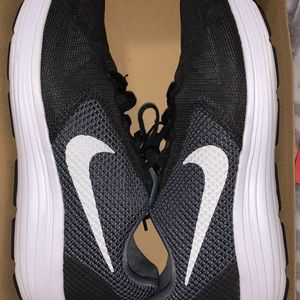 Nike Revolution 3 Running Shoes
